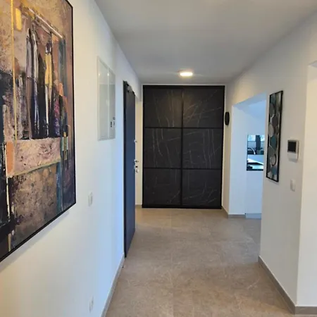 דירה Dinary Deluxe ויר
