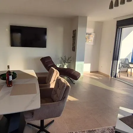 Dinary Deluxe דירה ויר